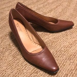 Tan pumps gently used
